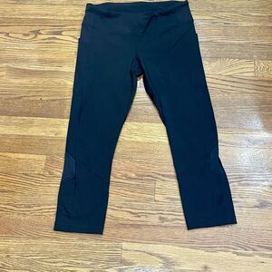 Lululemon Mesh Panel Cropped Capri Leggings